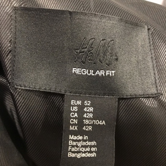 H&M black blazer. Size 42 R. Excellent used condition. No trace of wear. - Picture 10 of 11